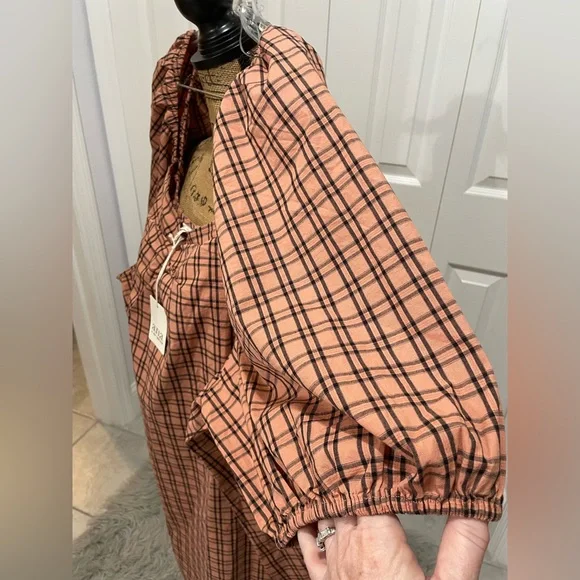 a.n.a Plaid Puff Sleeve Dress in Orange and Black - Picture 9 of 15